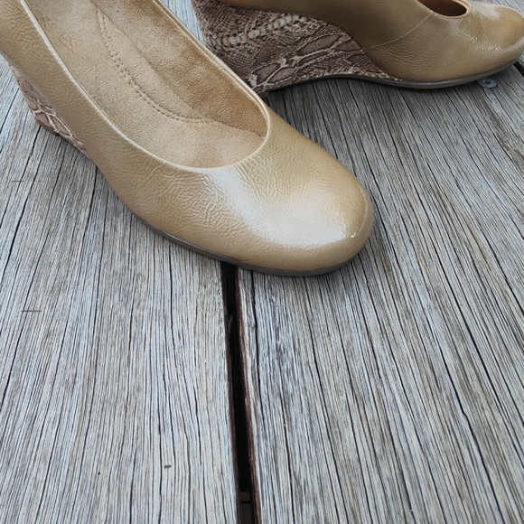 Aerosoles size 8 (39) wedge shoe - Picture 7 of 8